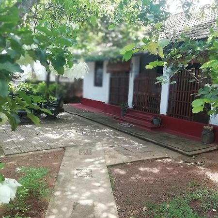 Ami Place Rooms With Kitchen Hikkaduwa Exterior foto