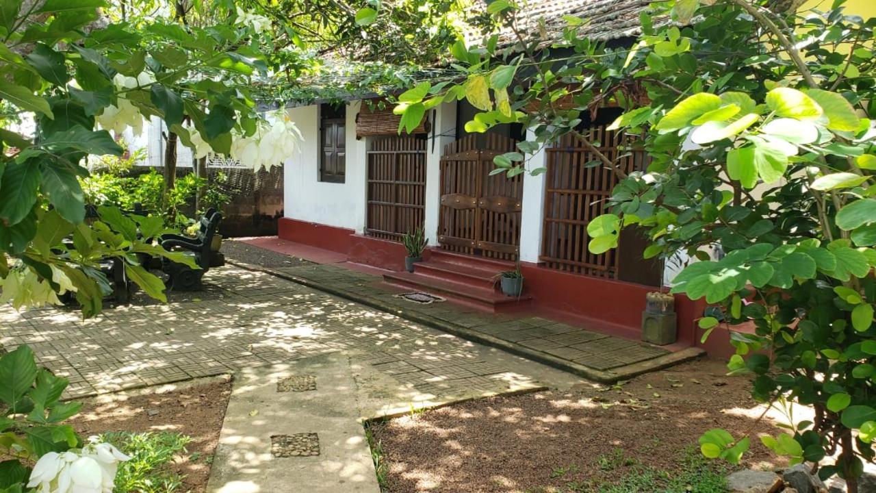 Ami Place Rooms With Kitchen Hikkaduwa Exterior foto