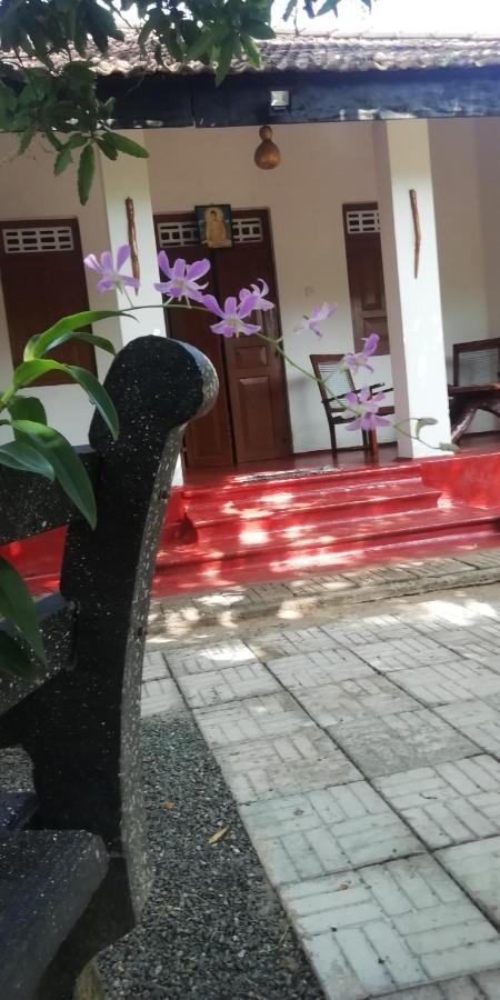 Ami Place Rooms With Kitchen Hikkaduwa Exterior foto